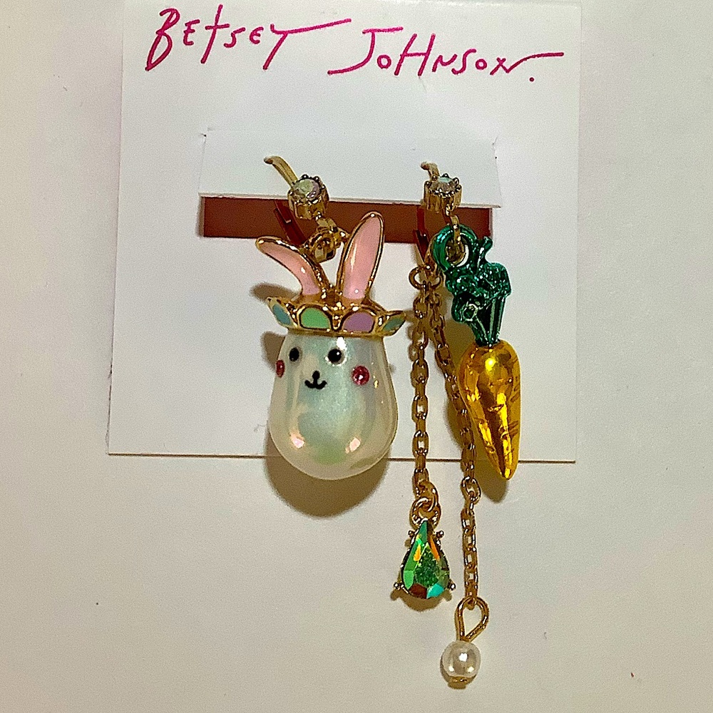 Betsey Johnson Critters Bunny Carrot Mismatch Easter Earrings New - Picture 2 of 4